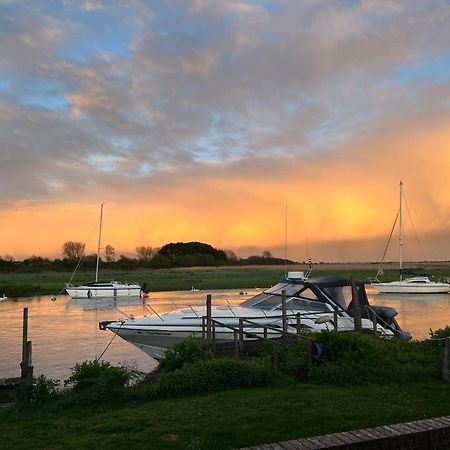 Hot Tub With A View - Christchurch Harbour Luaran gambar