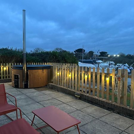 Hot Tub With A View - Christchurch Harbour Luaran gambar